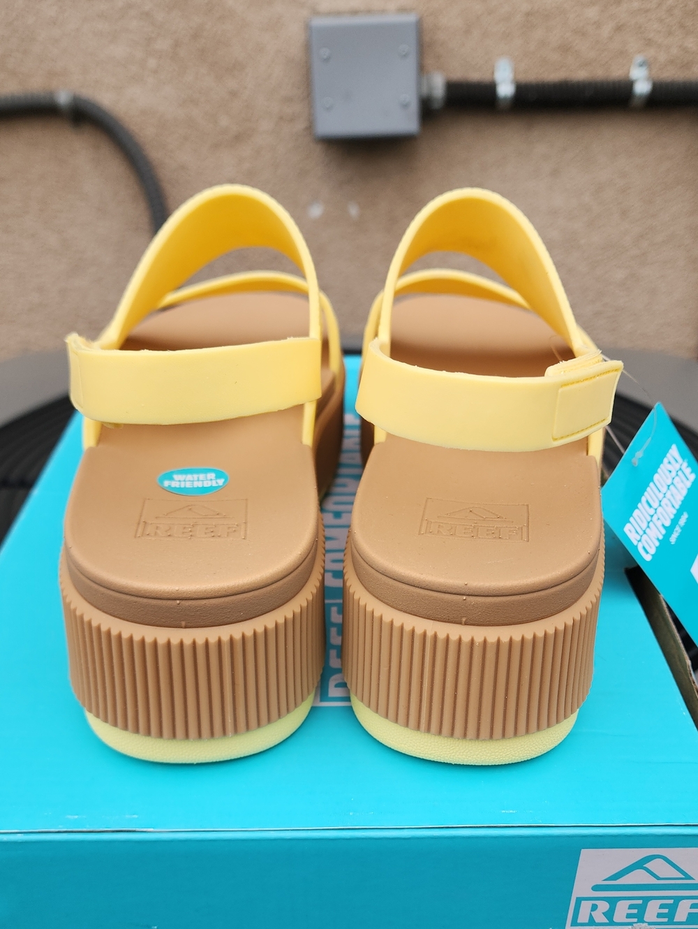 New Reef Water Vista Higher Yellow Platform Sandals, Sz. 9 - Picture 4 of 7